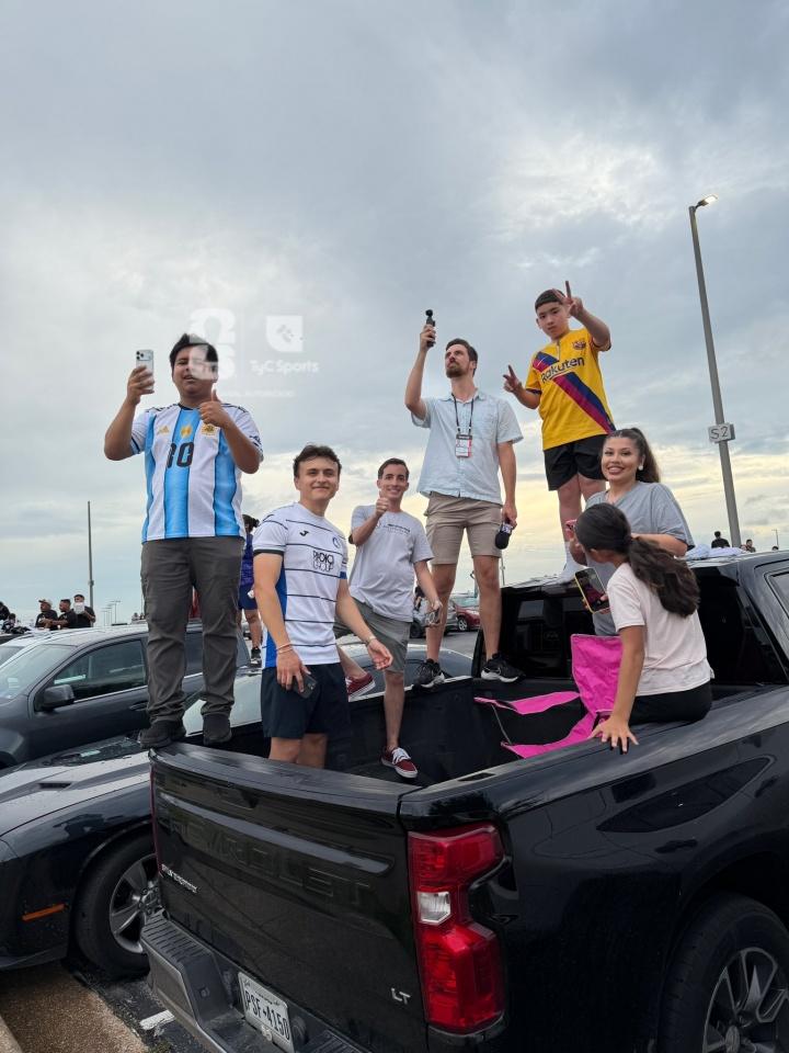 记者：拒绝利物浦总价1亿欧报价迪奥曼德后，莱比锡没给明确要价